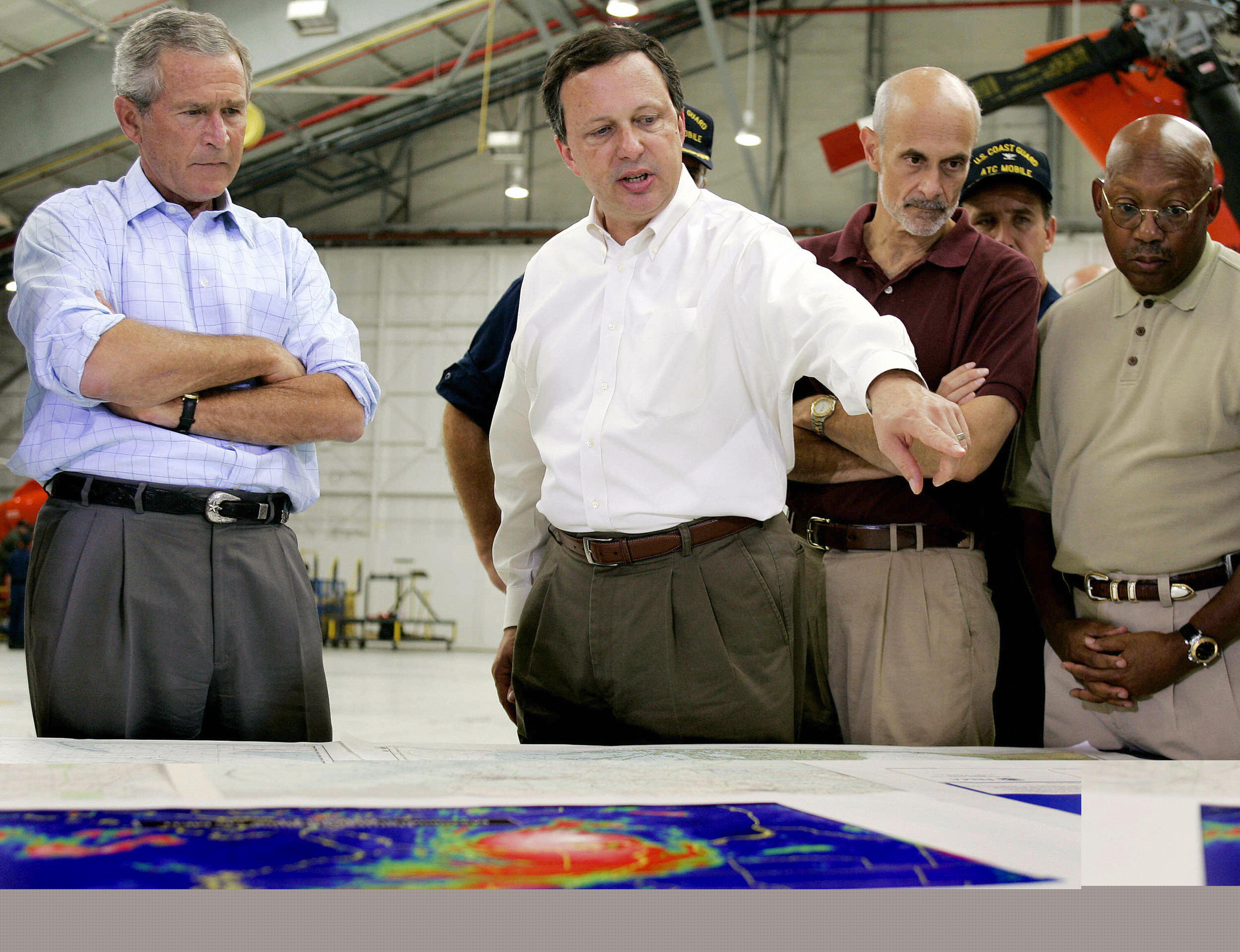 Image: (FILES) US President George W. Bush (L) – TUHAF ZAMANLAR